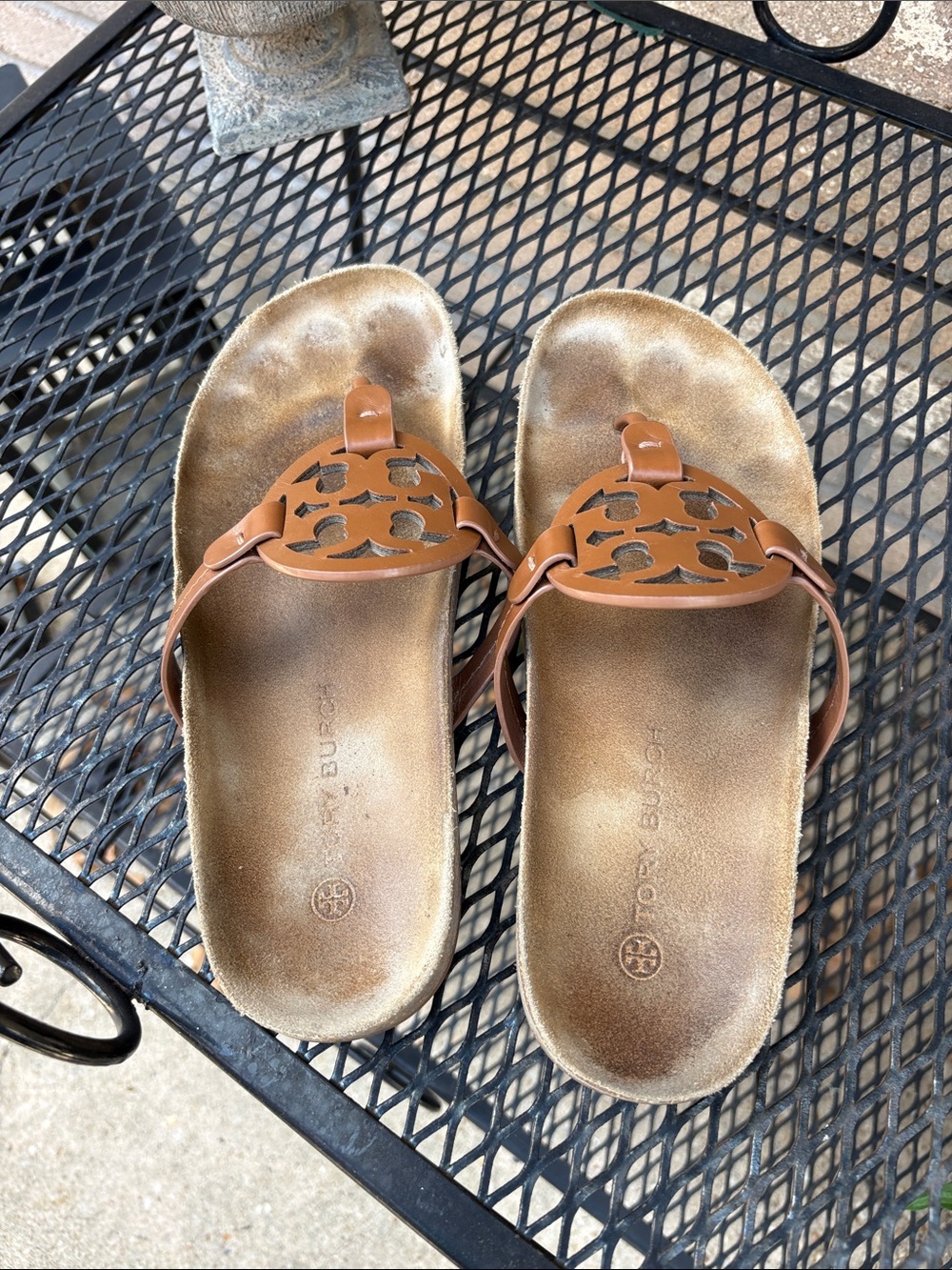 Tory Burch Miller Cloud size 9 1/2 Cognac Leather Logo Thong Sandals